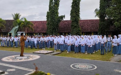 Apel Hari Pertama Sekolah di SMKN 3 SELONG