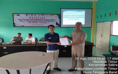 Workshop Penyelarasan Berbasis Dunia Kerja di SMKN 3 Selong